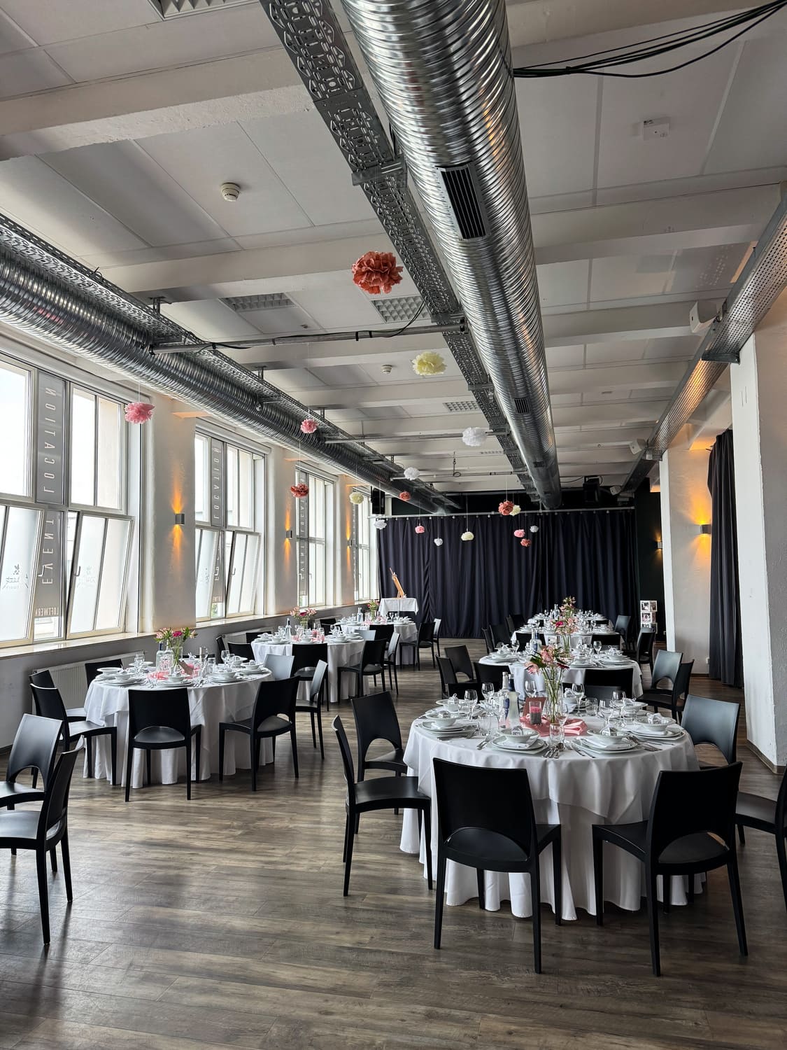 Loftwerk Hochzeits setup Sophia Volland