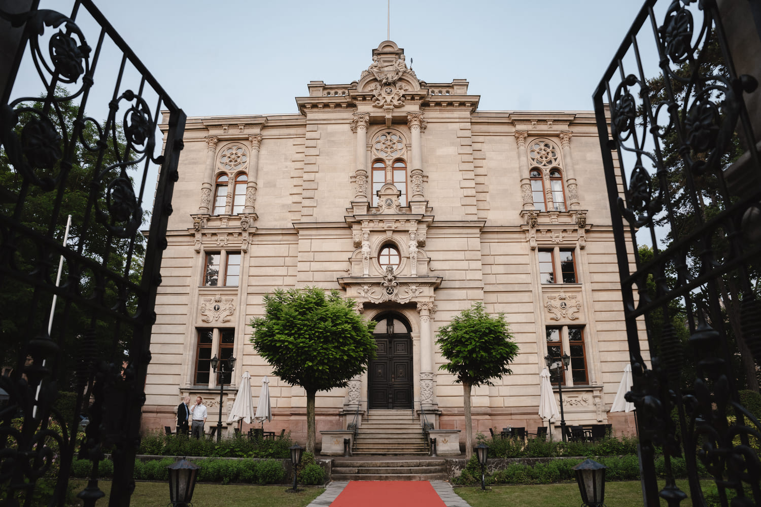 Logensaal außen by ElaKleinWeddings Photography