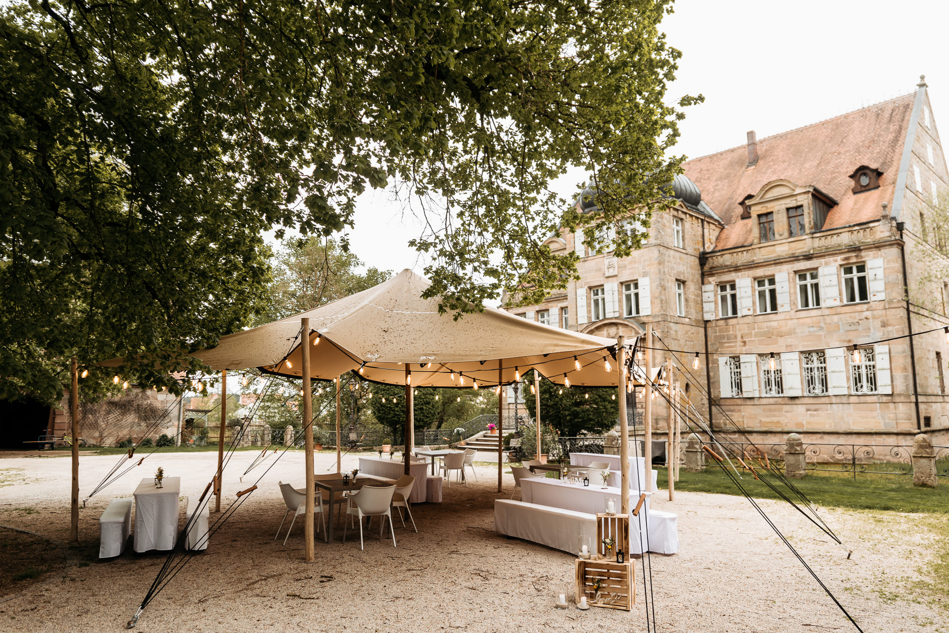 Schloss Dürrenmungenau Stretchzelt by Jasmin Riedel